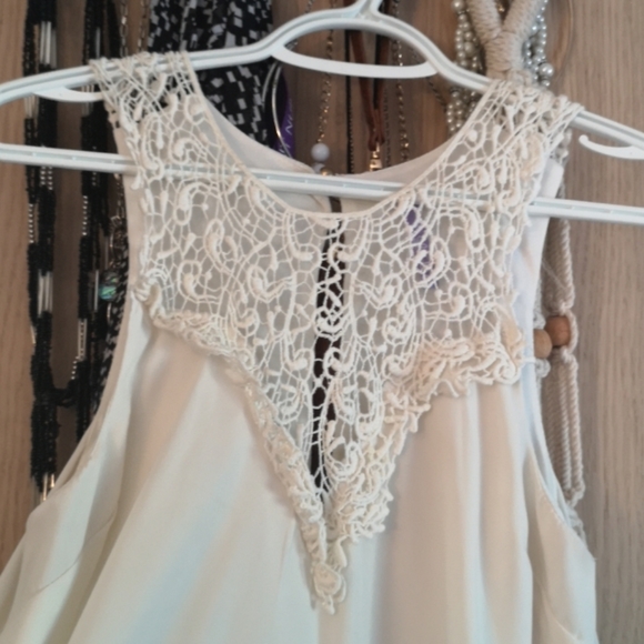 Cream shift dress with lace detailing - Picture 2 of 3